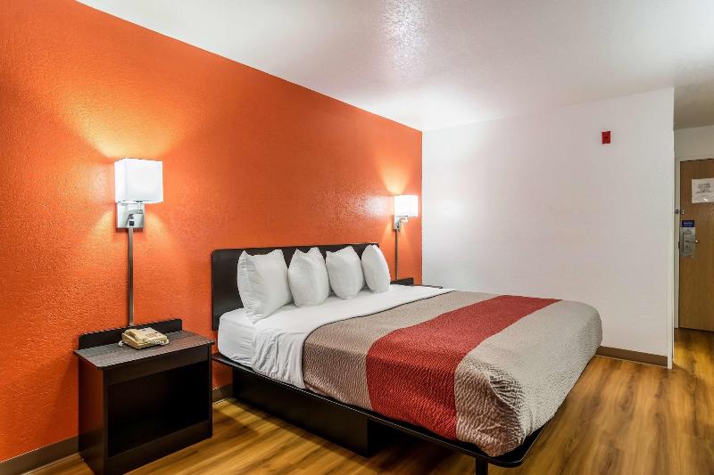 Motel 6 Barkeyville Pa image