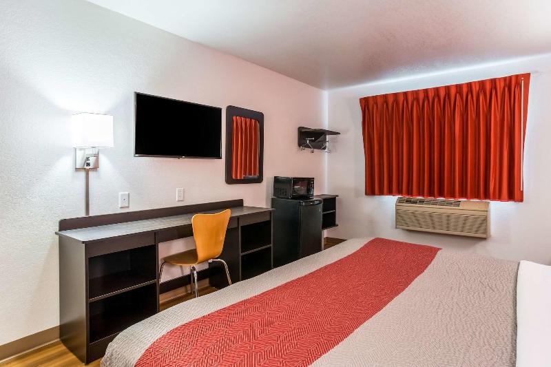 Motel 6 Barkeyville Pa image