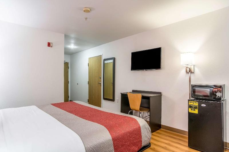 Motel 6 Barkeyville Pa image