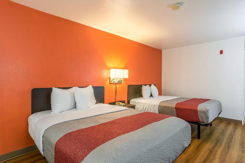 Motel 6 Barkeyville Pa image