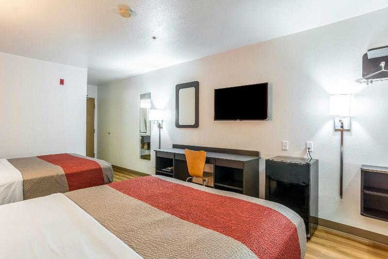 Motel 6 Barkeyville Pa image
