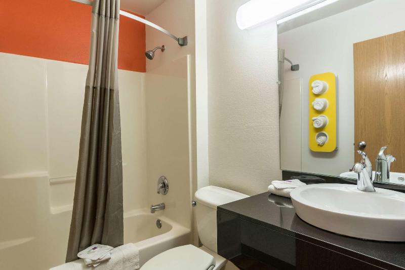 Motel 6 Barkeyville Pa image
