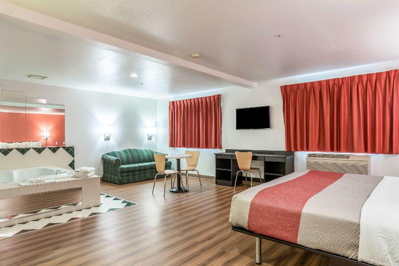 Motel 6 Barkeyville Pa image