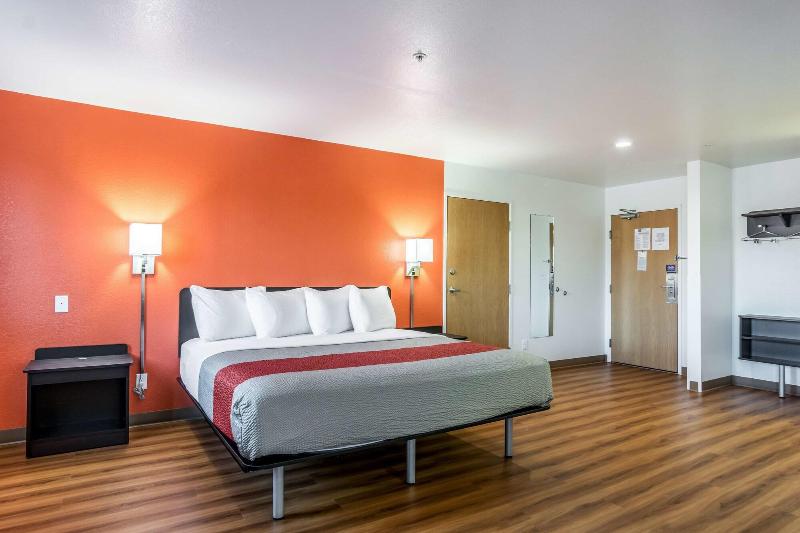 Motel 6 Barkeyville Pa image