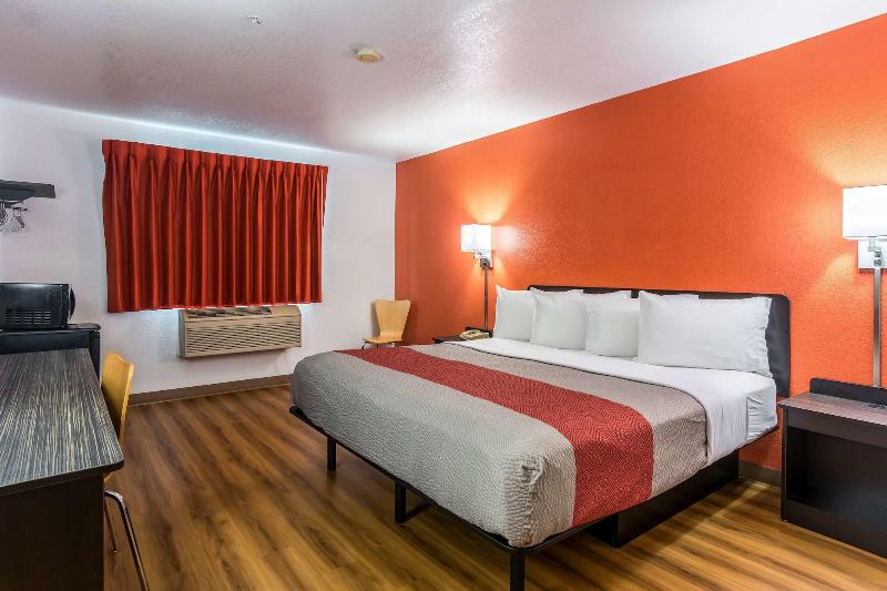 Motel 6 Barkeyville Pa image