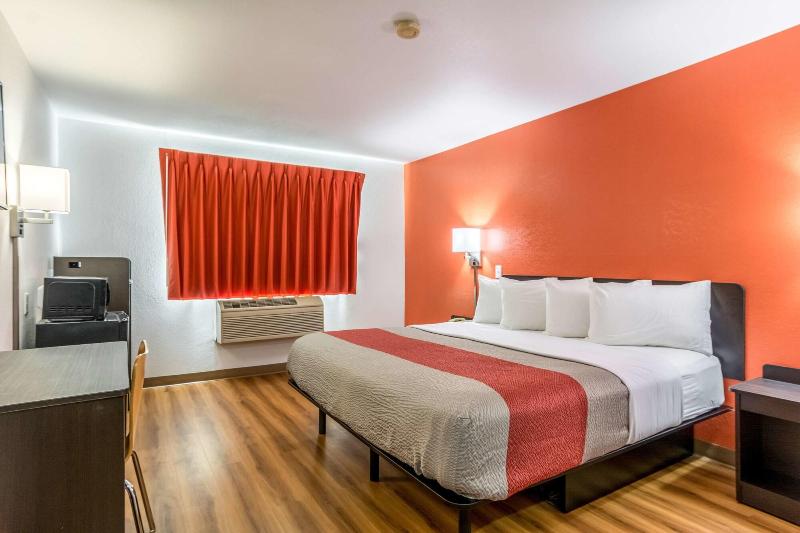 Motel 6 Barkeyville Pa image