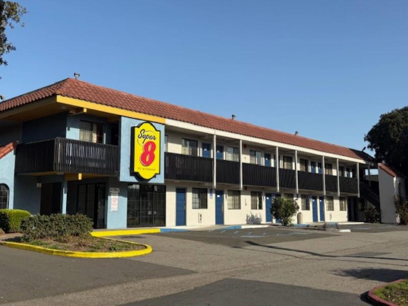Super 8 By Wyndham Petaluma image