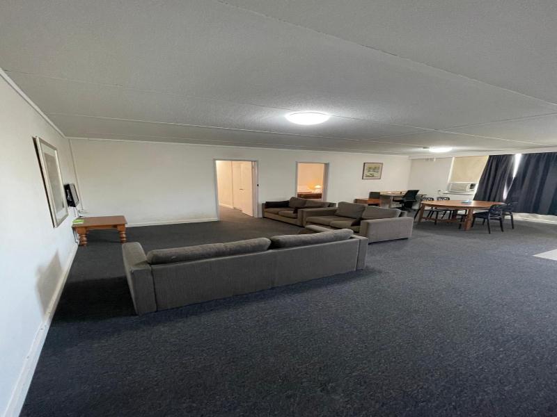 Parkside Inn Motel image