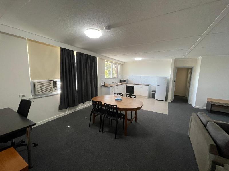 Parkside Inn Motel image