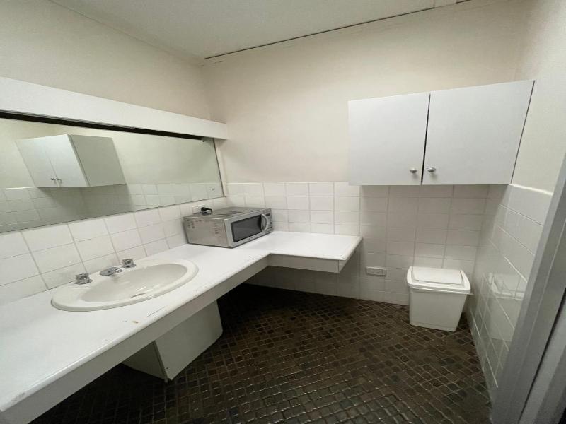 Parkside Inn Motel image