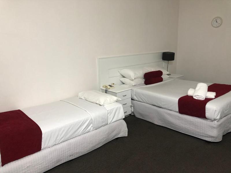 Parkside Inn Motel image
