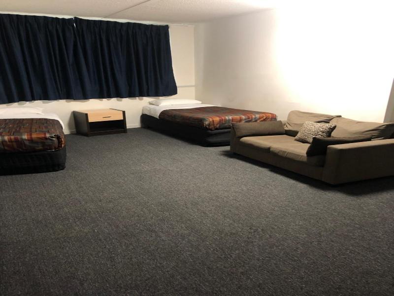 Parkside Inn Motel image