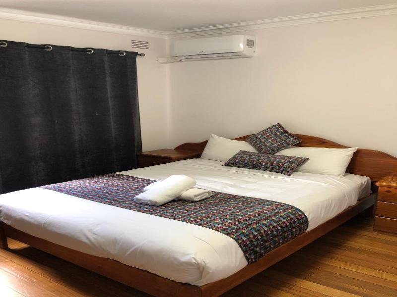 Parkside Inn Motel image
