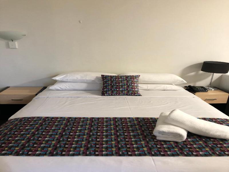Parkside Inn Motel image
