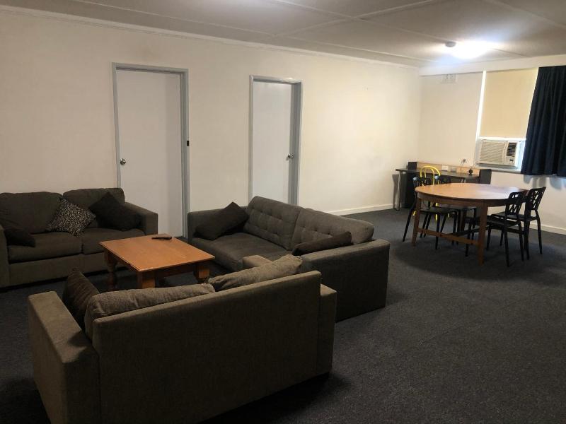 Parkside Inn Motel image