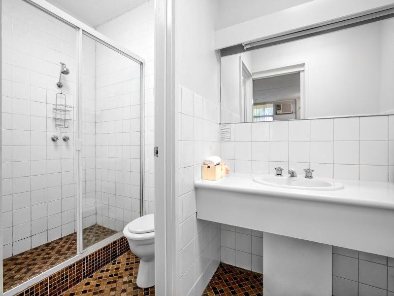 Parkside Inn Motel image