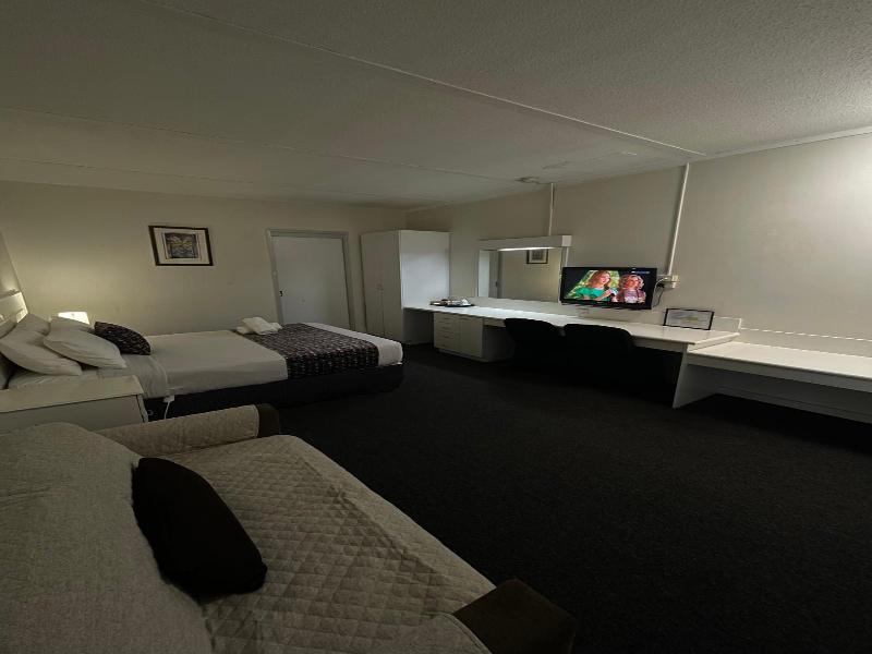 Parkside Inn Motel image