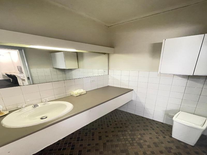 Parkside Inn Motel image