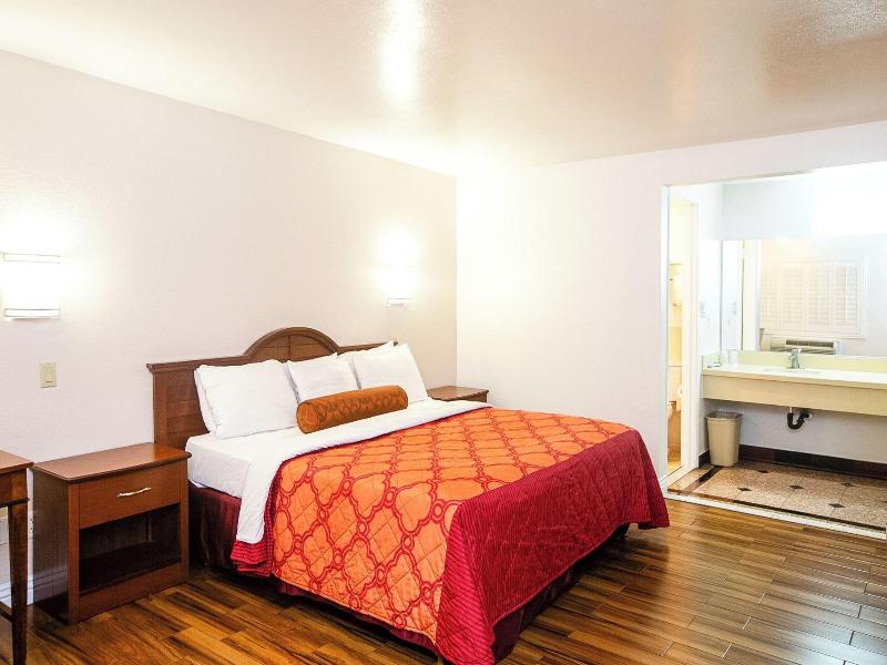 Tropic Lodge image