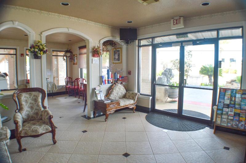 Magnolia Inn And Suites image