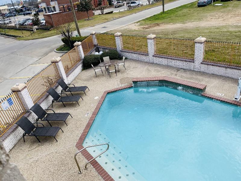 Magnolia Inn And Suites image