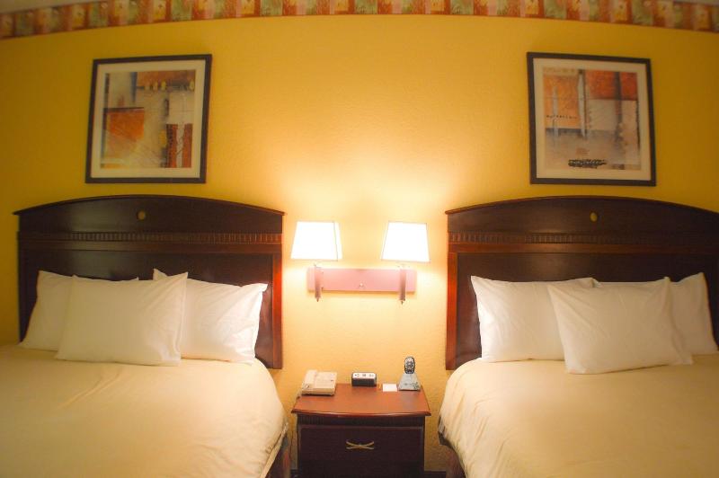 Magnolia Inn And Suites image