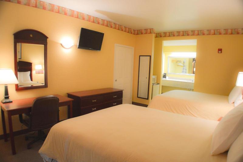 Magnolia Inn And Suites image