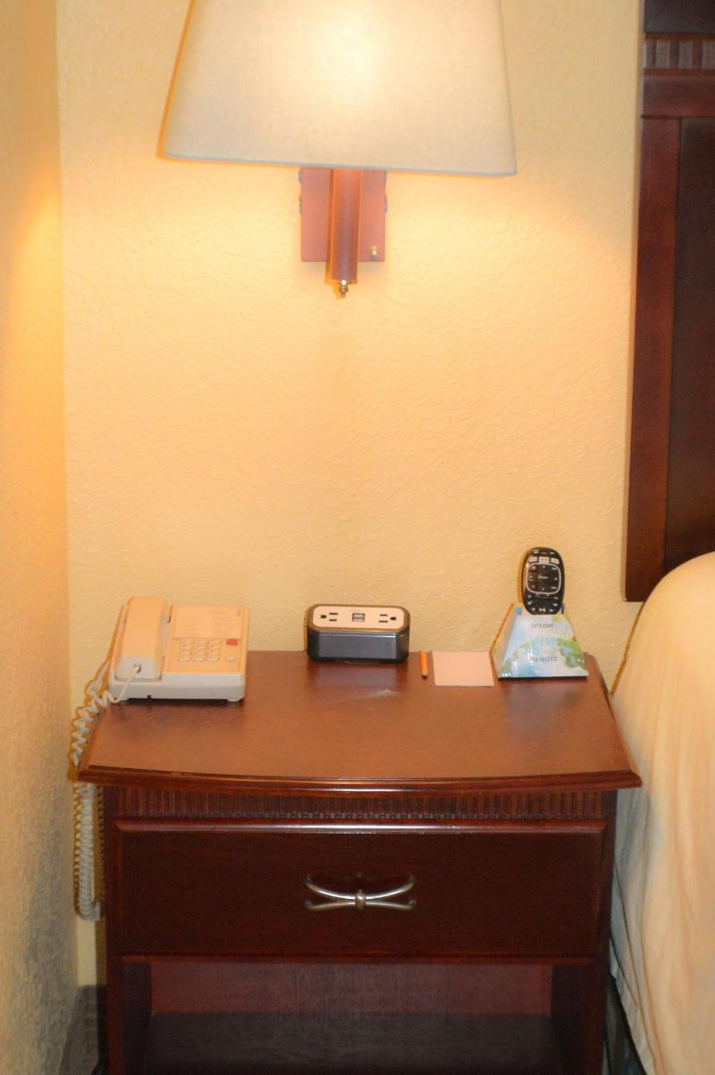 Magnolia Inn And Suites image