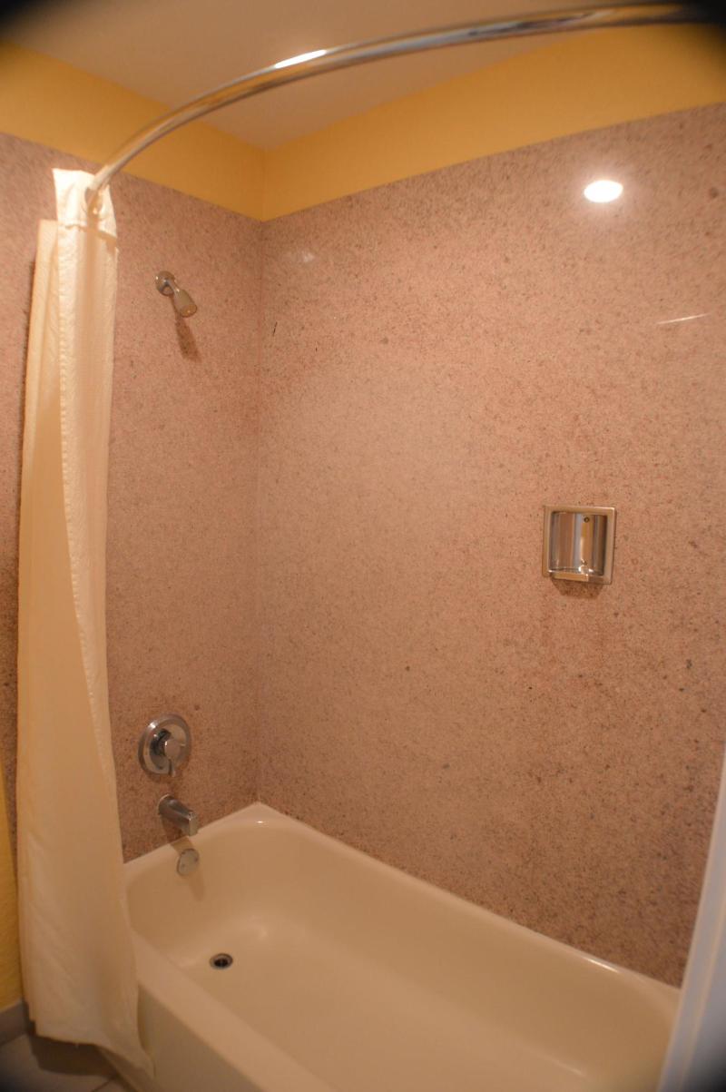 Magnolia Inn And Suites image