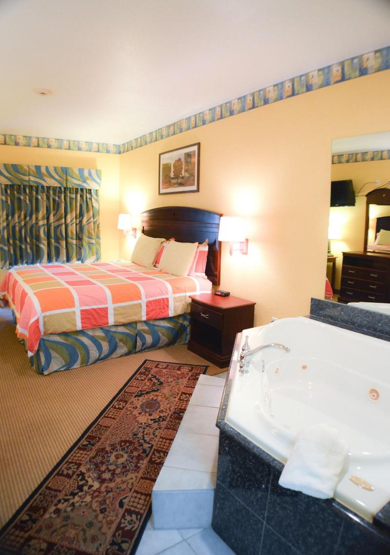 Magnolia Inn And Suites image