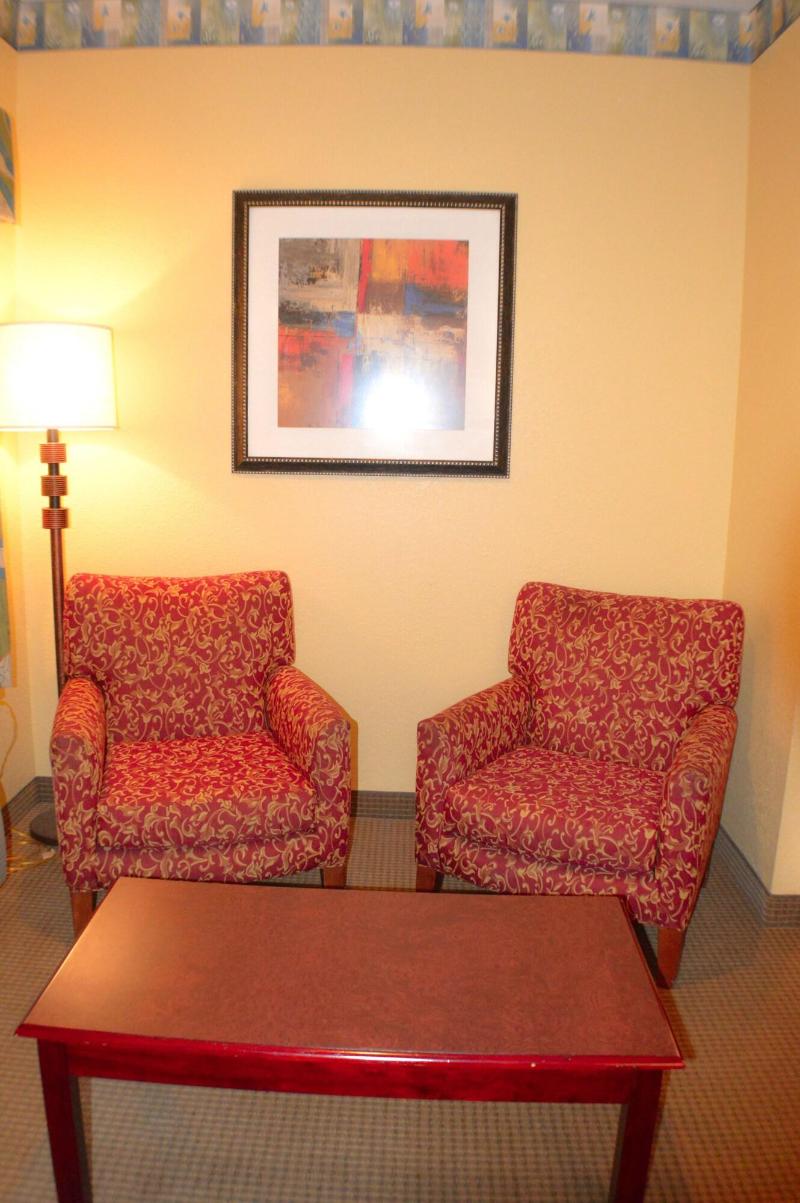 Magnolia Inn And Suites image