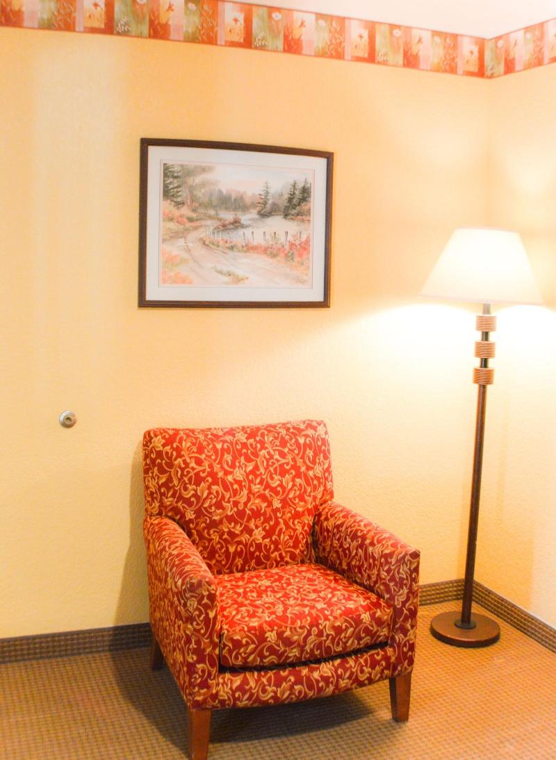 Magnolia Inn And Suites image