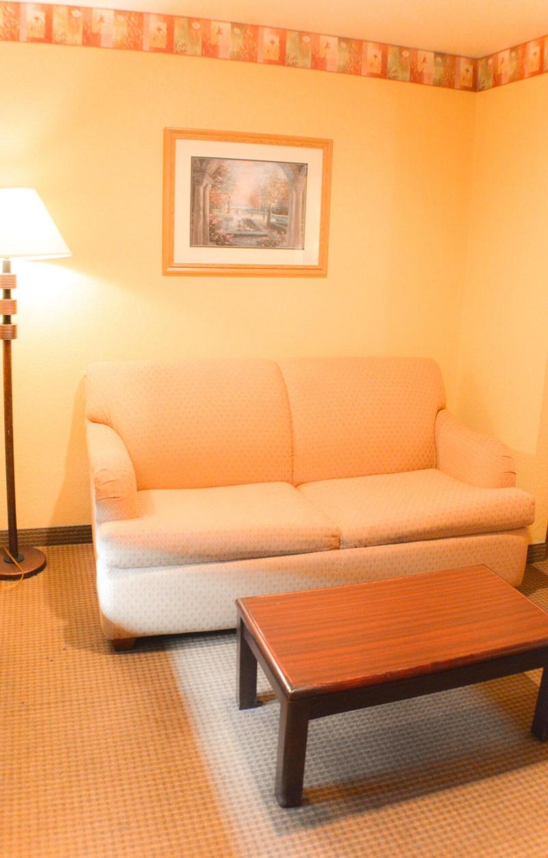 Magnolia Inn And Suites image