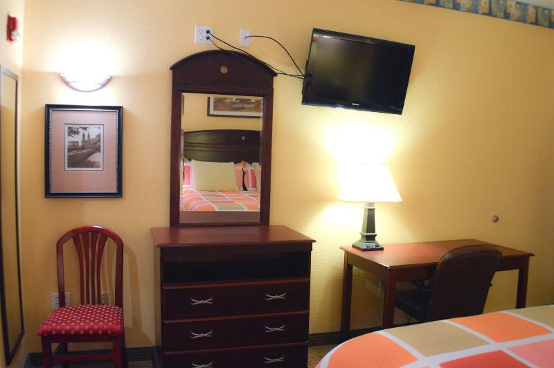 Magnolia Inn And Suites image
