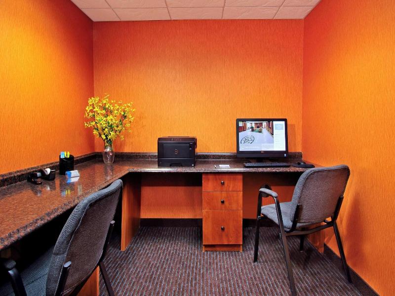 Fairfield Inn Suites By Marriott Fairfield Napa Va image