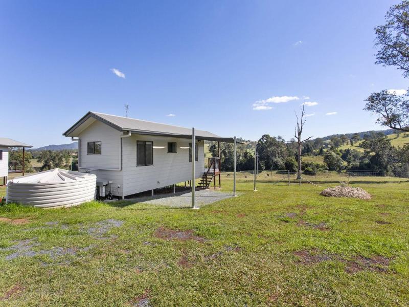 Valley Cabins By The Creek image