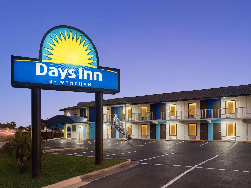 Days Inn By Wyndham Apopka/Orlando image
