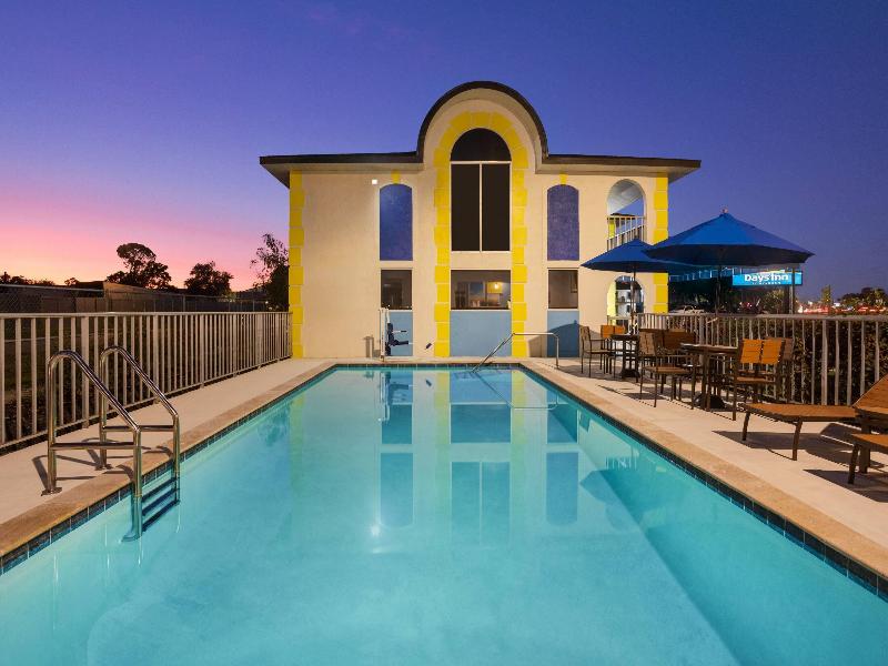 Days Inn By Wyndham Apopka/Orlando image