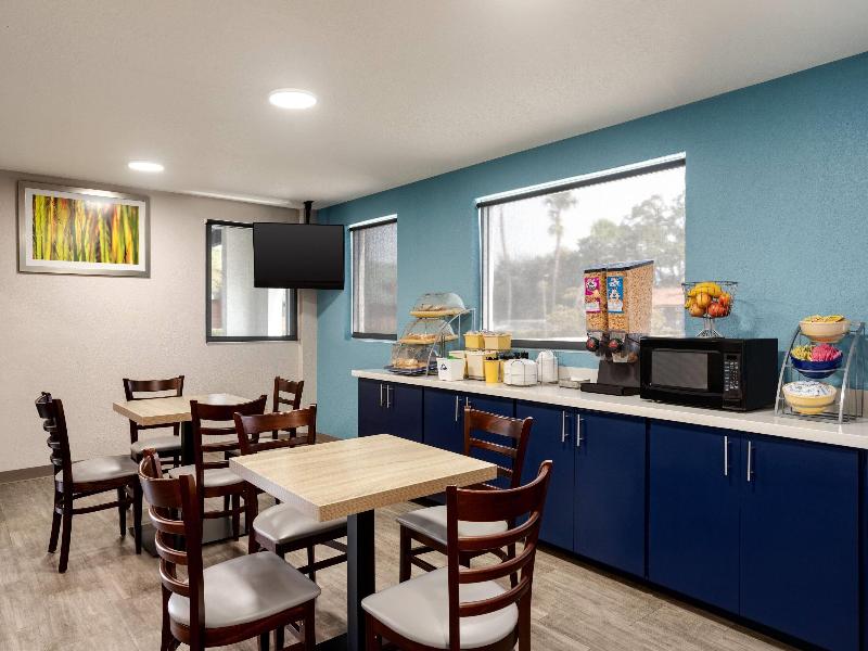 Days Inn By Wyndham Apopka/Orlando image