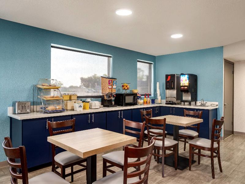 Days Inn By Wyndham Apopka/Orlando image