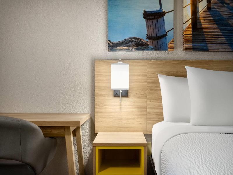 Days Inn By Wyndham Apopka/Orlando image