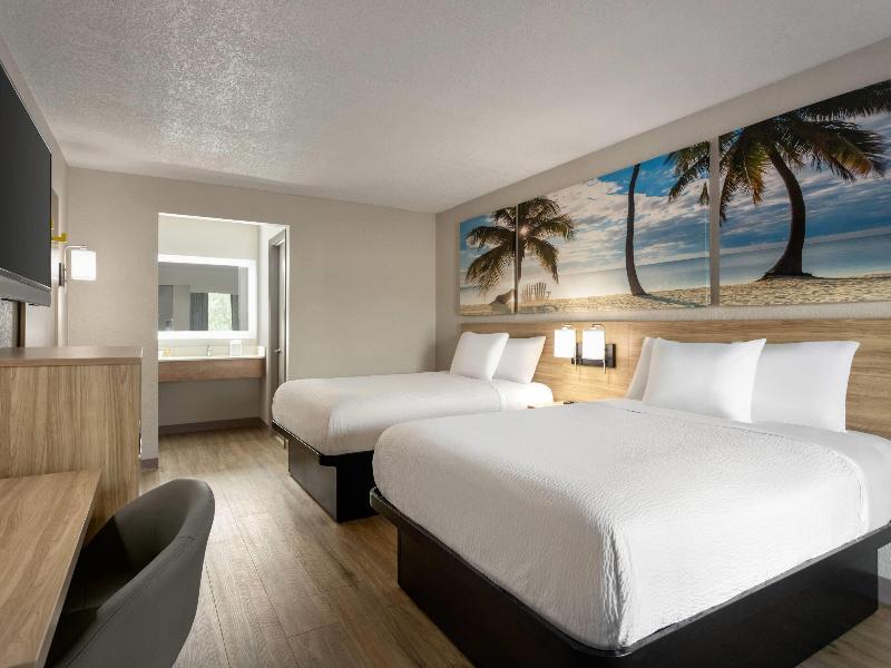 Days Inn By Wyndham Apopka/Orlando image