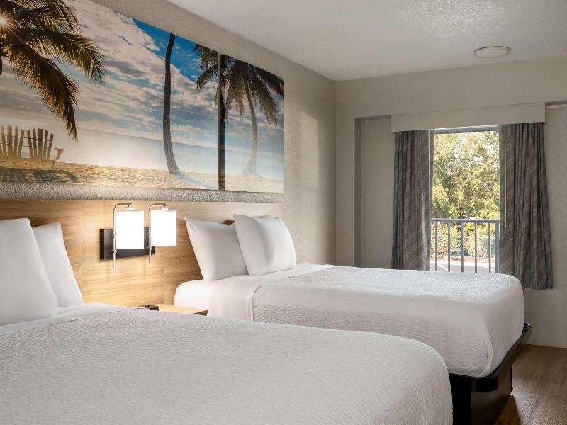 Days Inn By Wyndham Apopka/Orlando image
