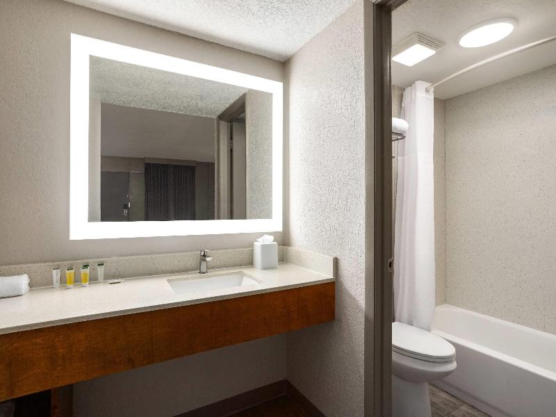 Days Inn By Wyndham Apopka/Orlando image