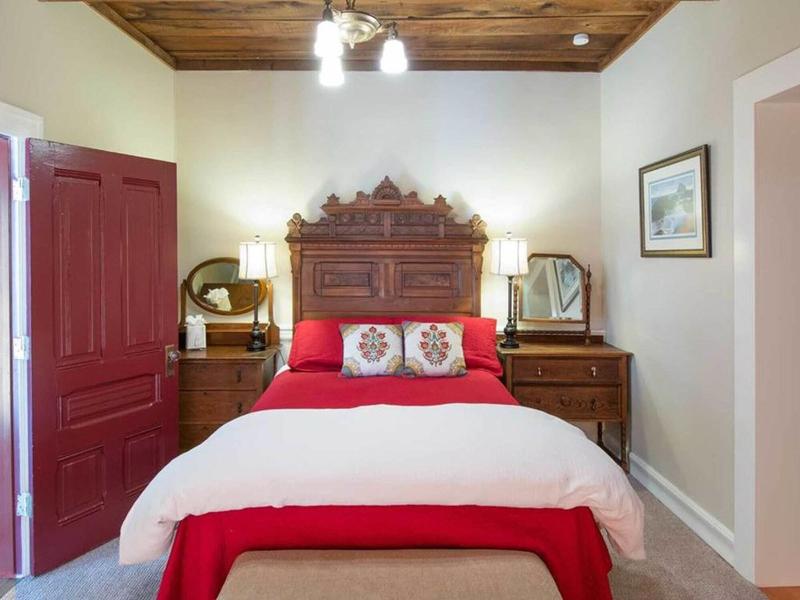 Jenner Inn image