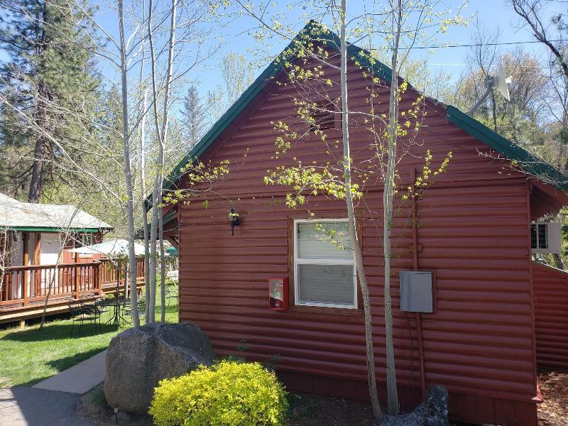 Yosemite Riverside Inn image 1