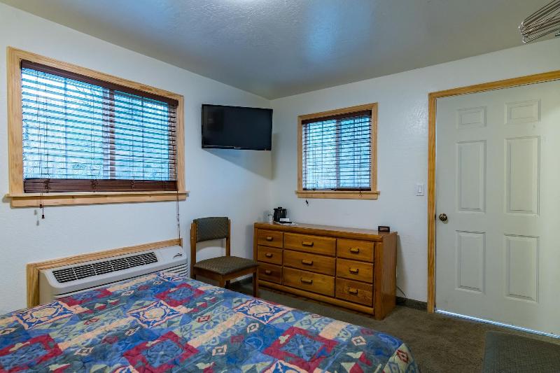 Yosemite Riverside Inn image
