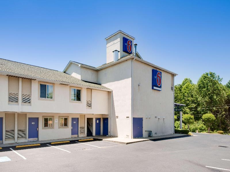 Motel 6 Statesville - Image 3