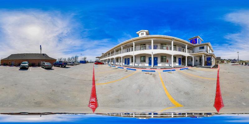 Motel 6 Rhome image