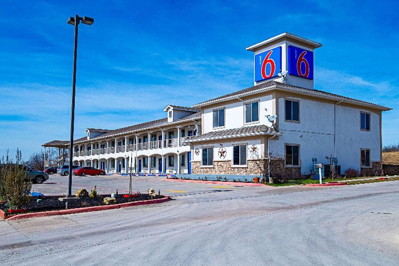 Motel 6 Rhome image